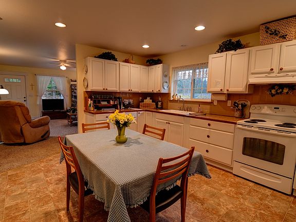 4th image of 18405 Elkhorn Blvd E