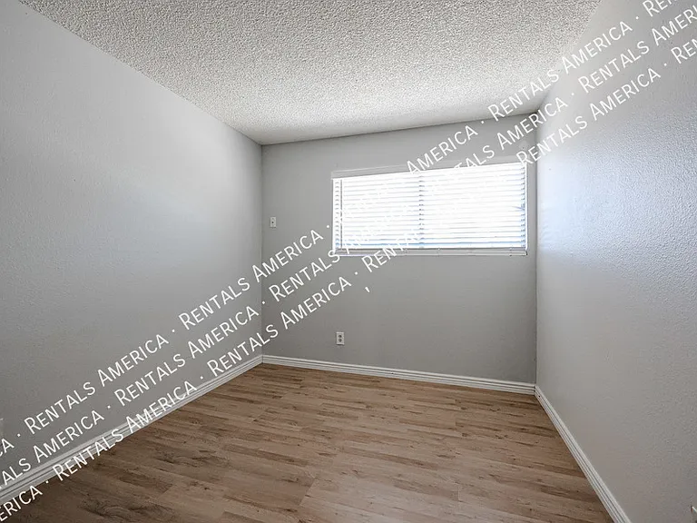 1052 S San Jose #2 — Photo 18