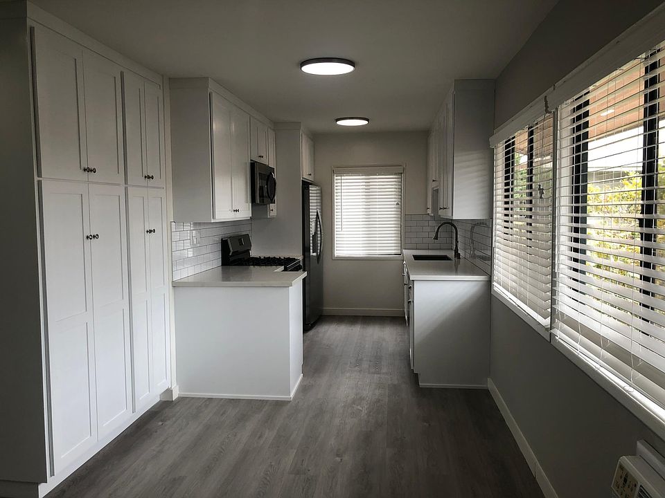 1st image of 612 Pico Blvd #10