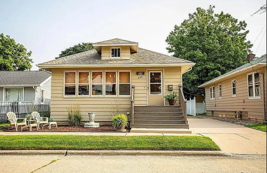 426 Howard Ave — Photo 1