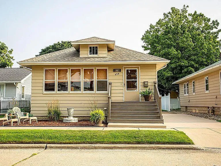 426 Howard Ave — Photo 1