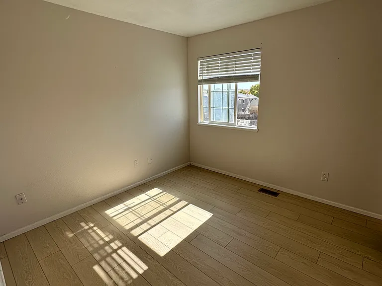 1110 Lords Hill Dr — Photo 6