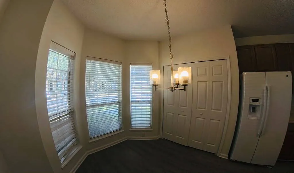 3 bed, 2.5 bath, 1525 sqft, $1,600 — Photo 2
