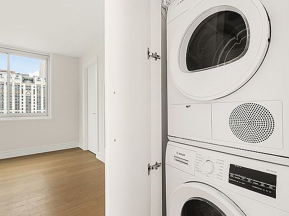 3rd image of 575 Main St #1109