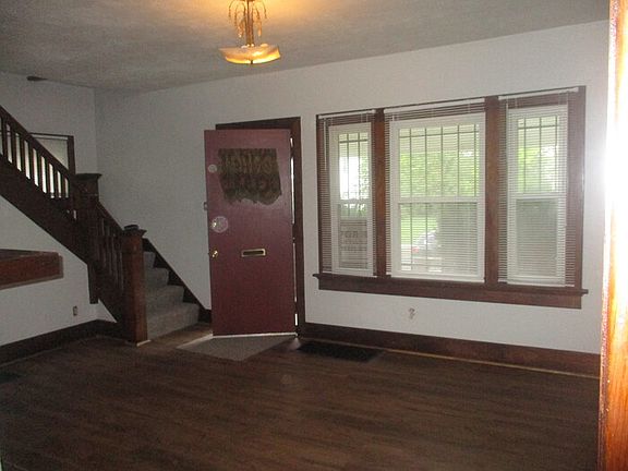 2nd image of 322 Anna St