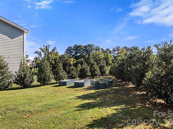 4th image of 520 Stickley Pl