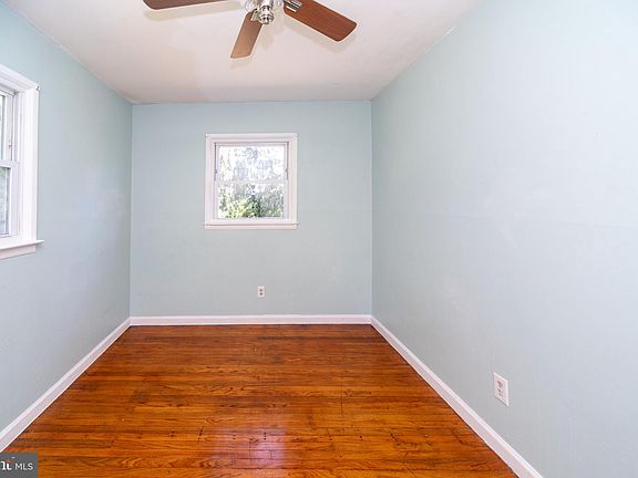 3rd image of 8 Spruce Blvd