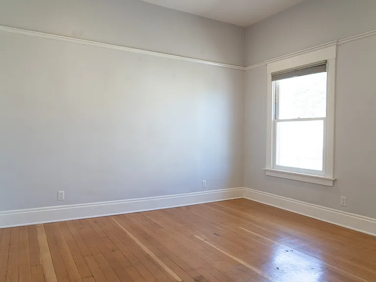 Bedroom 1 - angle b