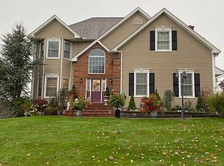 74 Barn Hill Ln, Newington, CT 06111