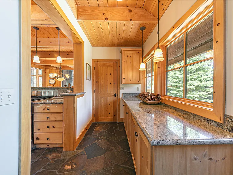 8520 Lahontan Dr — Photo 15