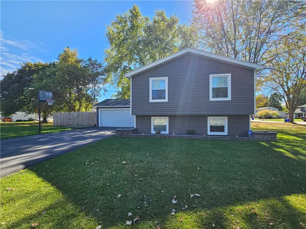 3 Candlewick Dr, Brockport, NY 14420