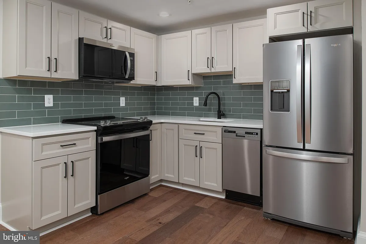 Building Photo - 1 E Montgomery St #4
