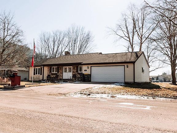 3rd image of 1202 East Iowa Street