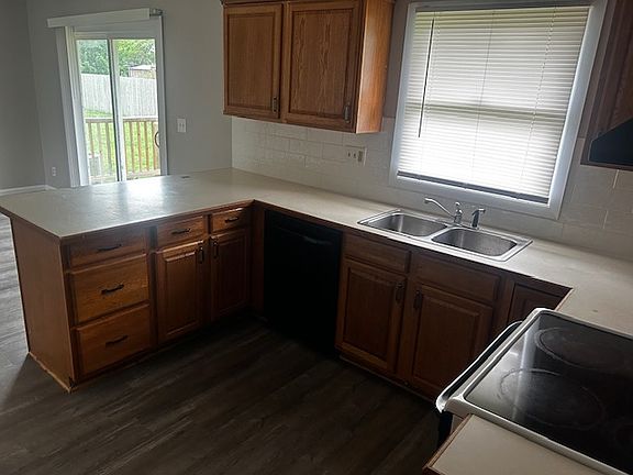 5th image of 1121 Harris Rd