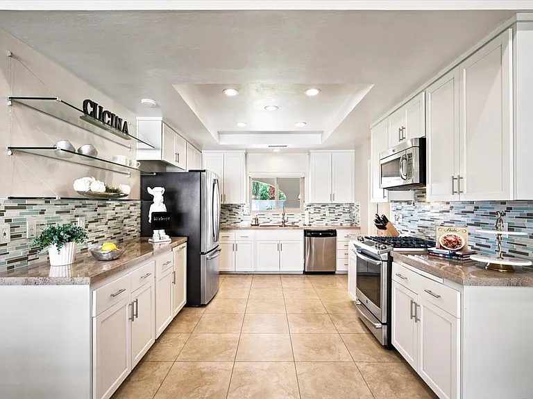 48551 San Pedro St — Photo 7