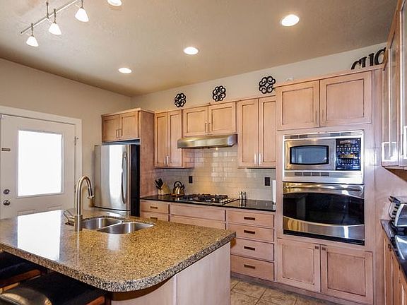 4th image of 1318 E Urbandale Ln