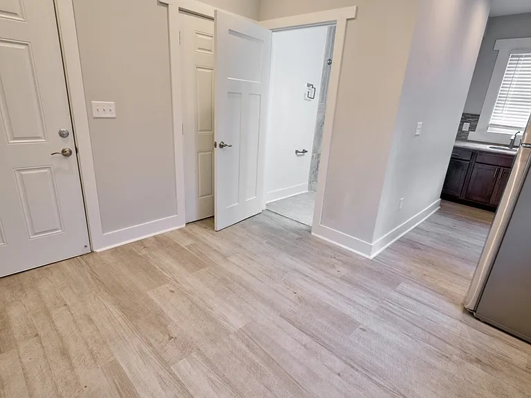 1704 N College Ave — Photo 2