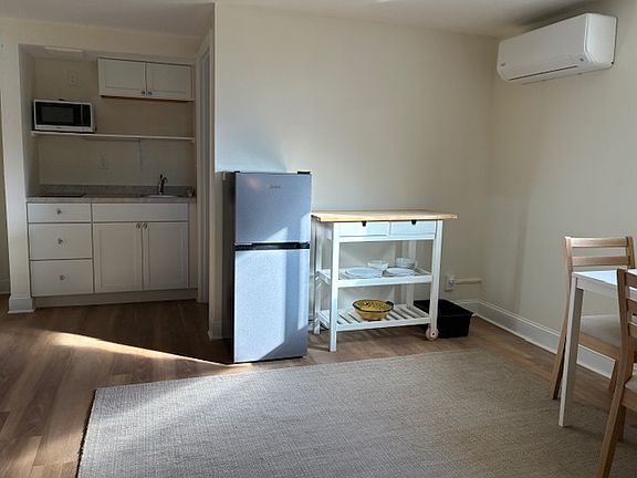 2nd image of 121 Saint Margaret Dr #1