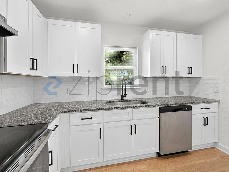1319 Lynn Haven Ave — Photo 11