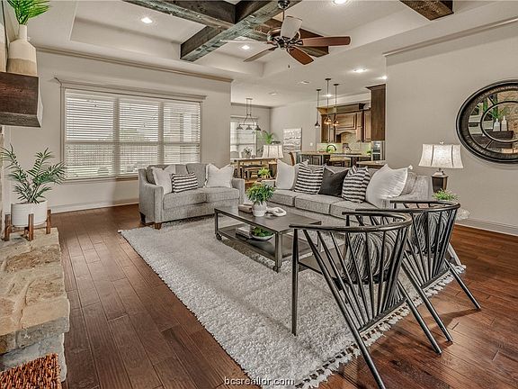 3rd image of 2144 Chestnut Oak Cir