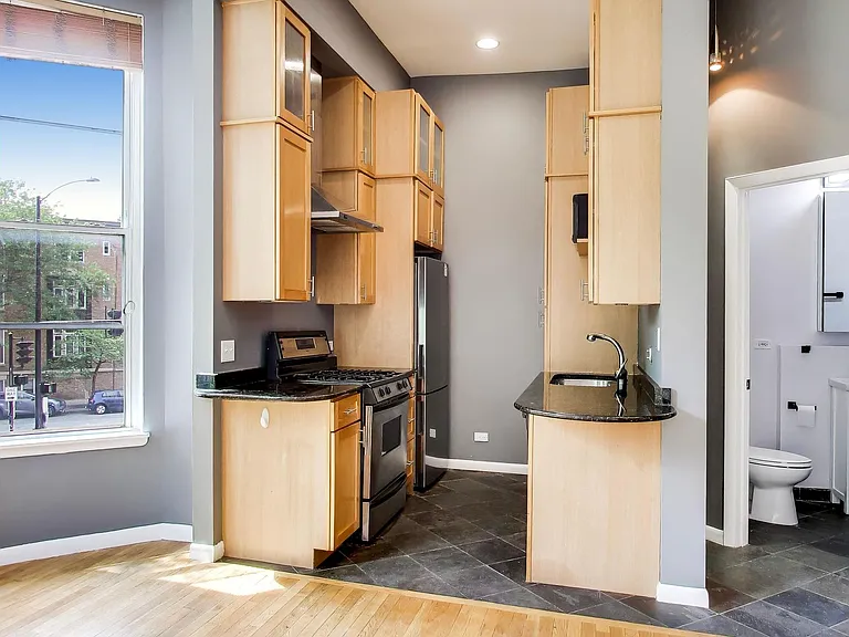 223 W Wisconsin St #2D — Photo 1