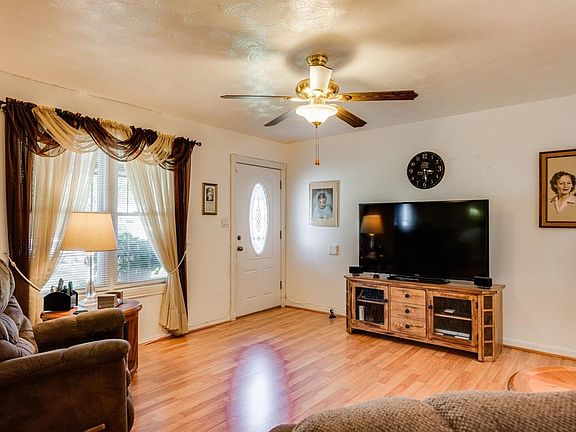 4th image of 1408 Bates Ct
