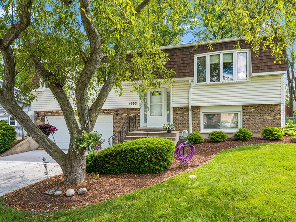1993 Lancaster Ln, Wheaton, IL 60189