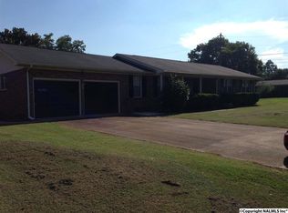 1915 W Hobbs St, Athens, AL 35611