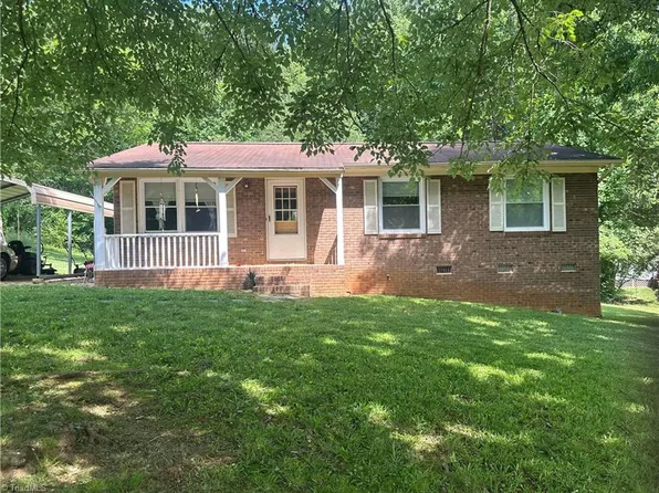 419 Crystal Dr, North Wilkesboro, NC 28659