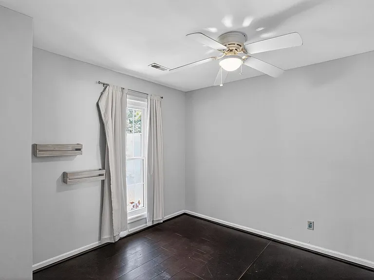 47950 Mayflower Dr — Photo 10