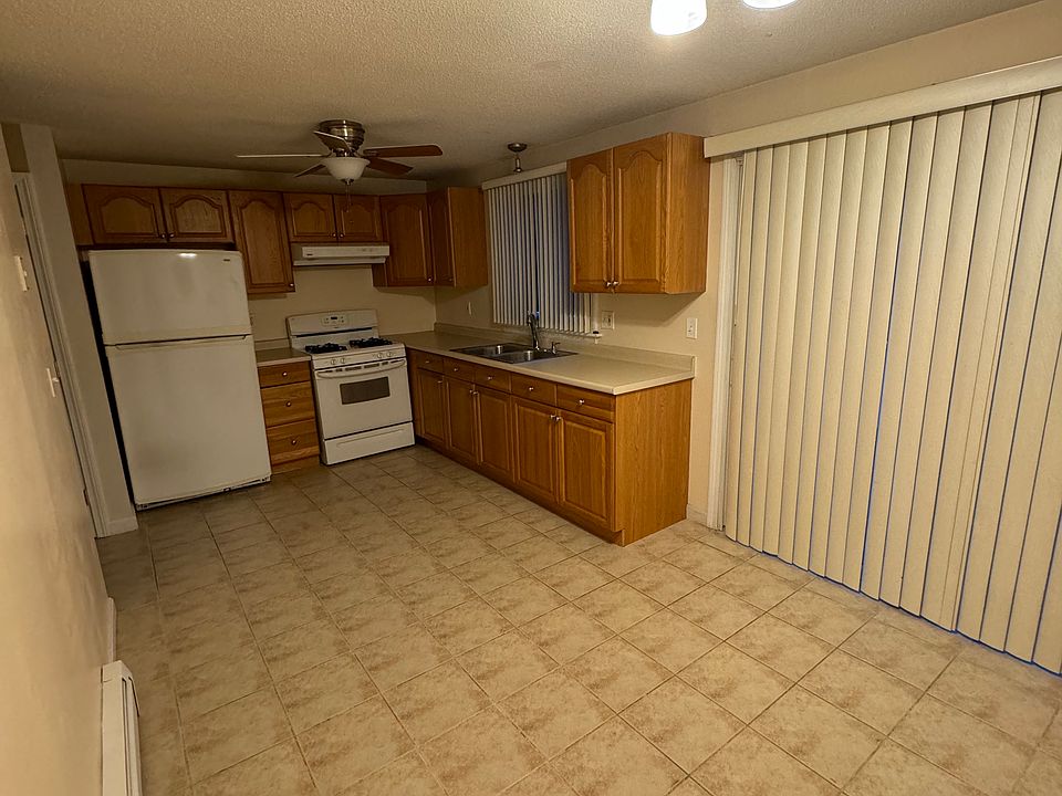 1st image of 10 Hill Ave