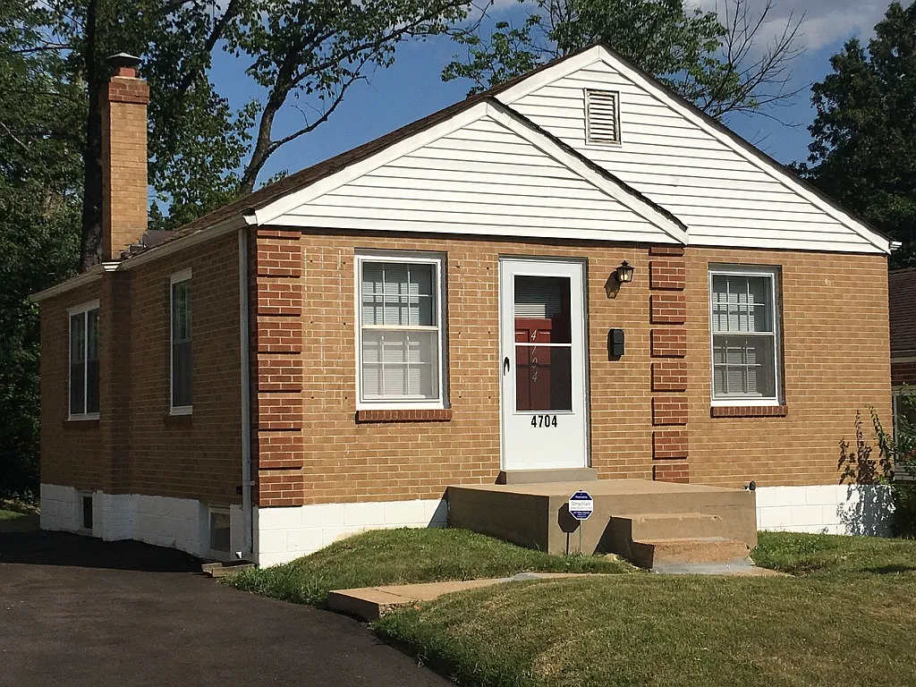 4704 Upshaw St photo 1