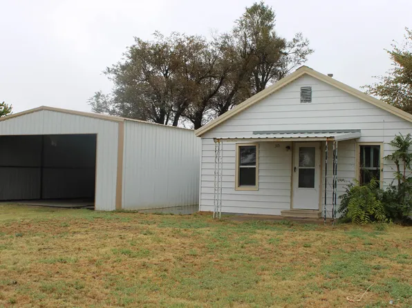 315 W 1st St, Vici, OK 73859