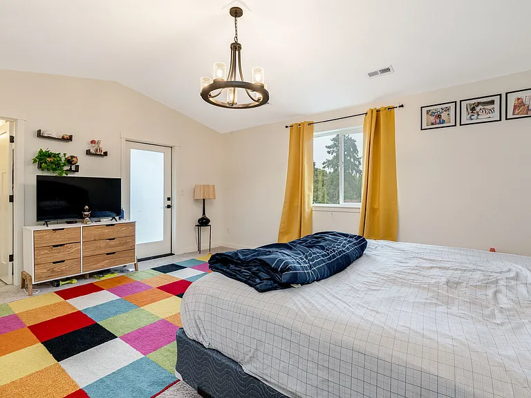 579 NW Adams Ave #1 — Photo 7