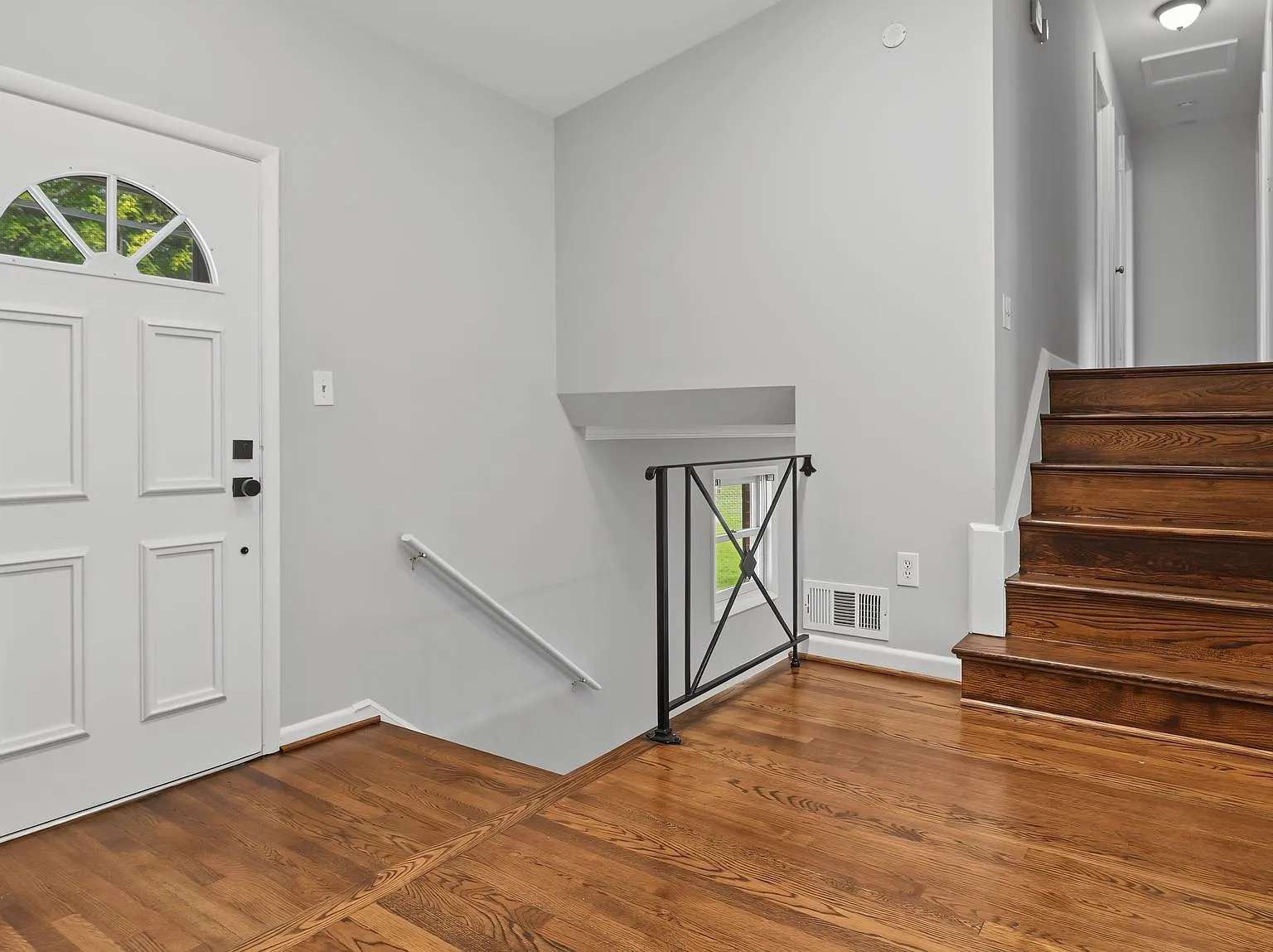 5 bed, 3.5 bath, 2028 sqft, $4,500 — Photo 4