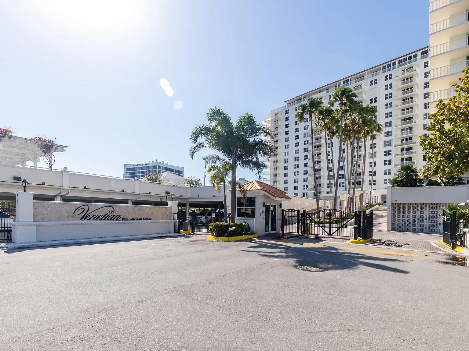 1 Las Olas Cir — Photo 4