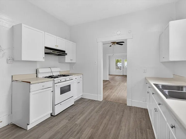 1607 Holman St — Photo 10