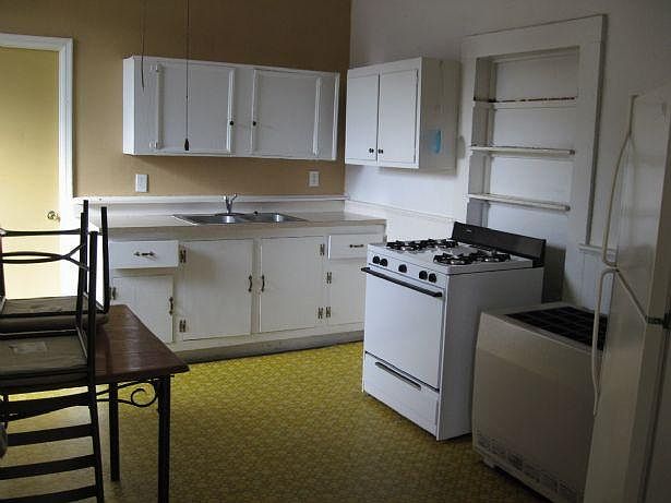 2nd image of 715 Maryland St APT B