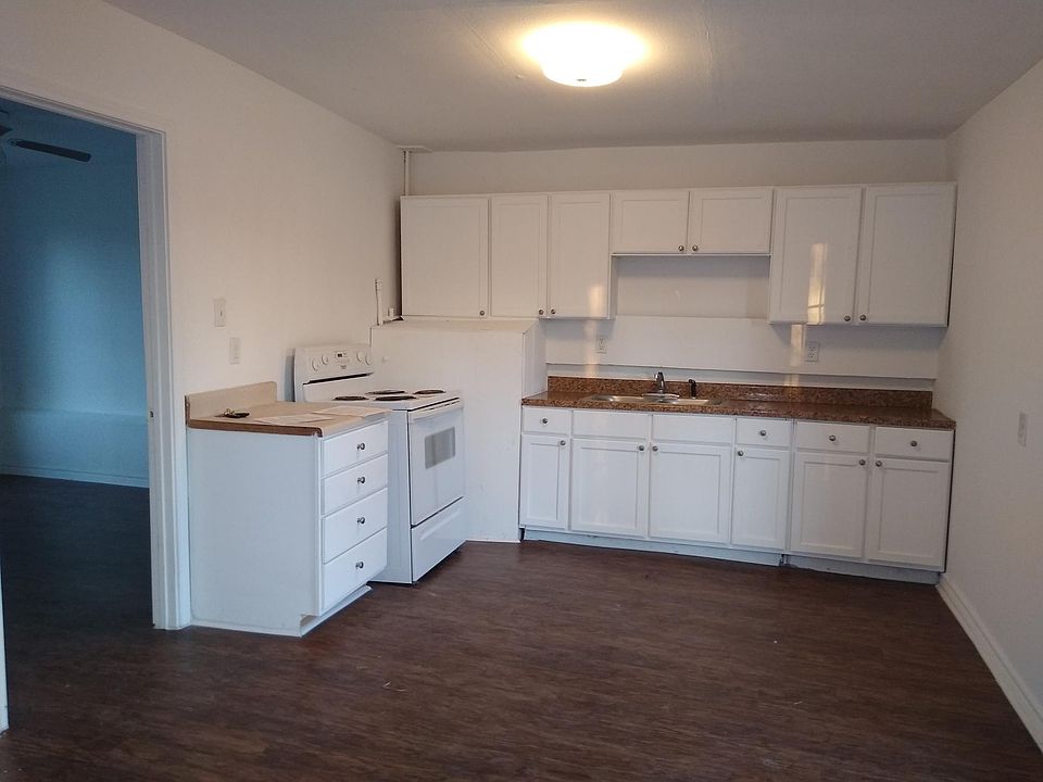1st image of 424 2nd Ave N