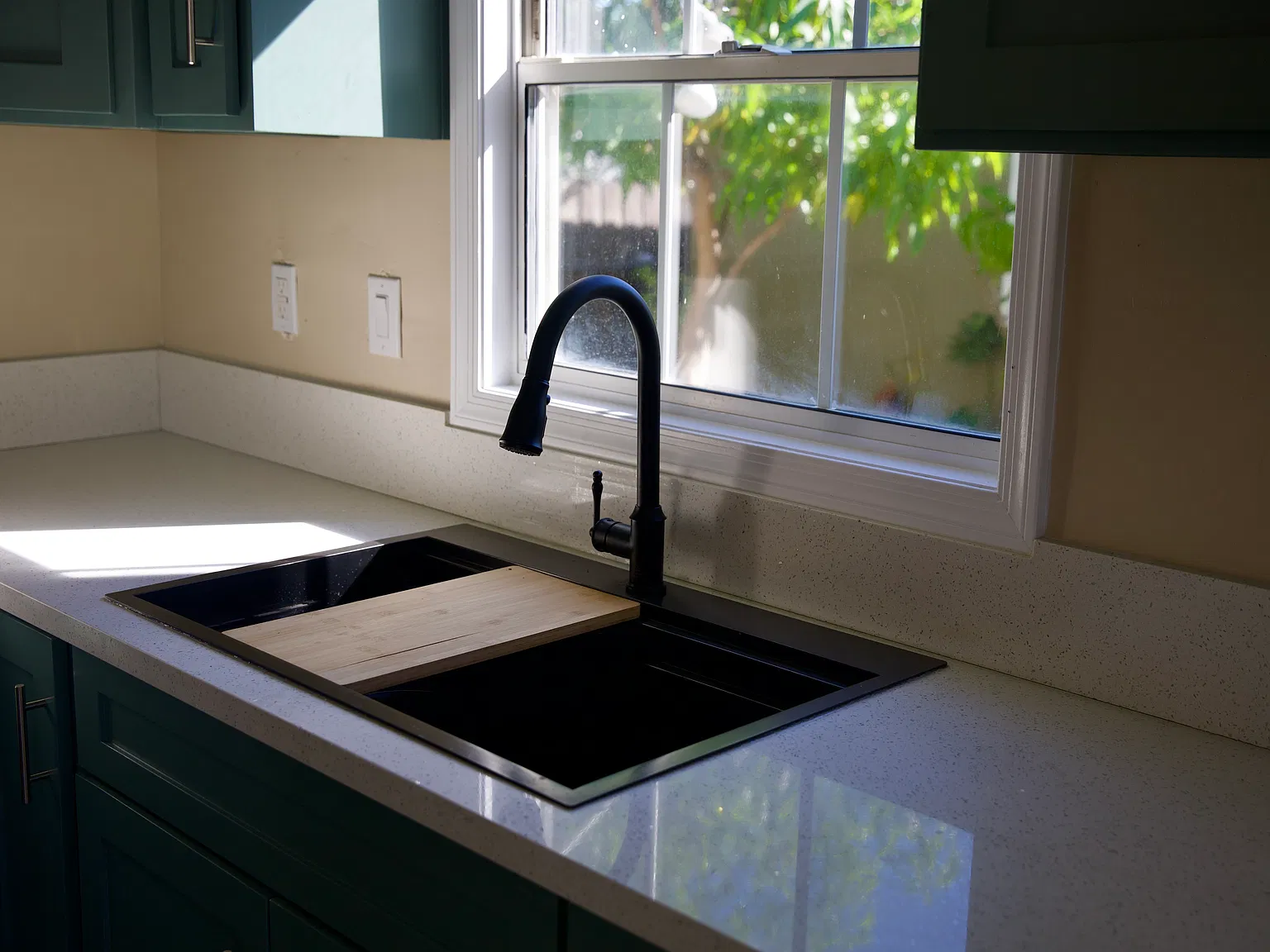 2 bed, 1000 sqft, $3,400 — Photo 3
