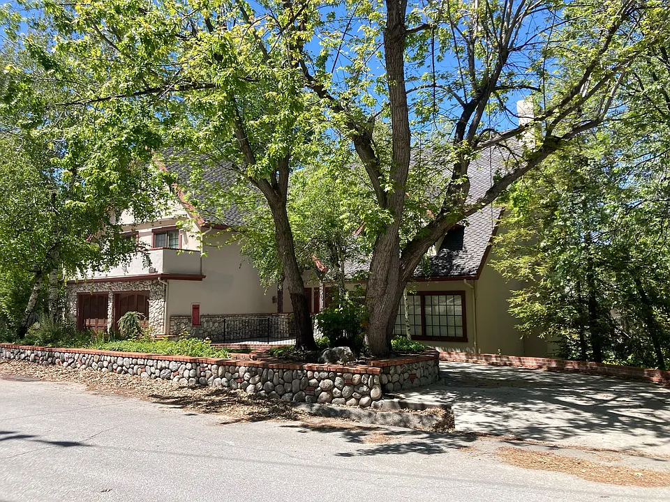 887 Talisman Ln