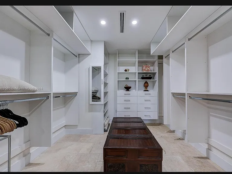 8520 SW 87th Ave — Photo 17