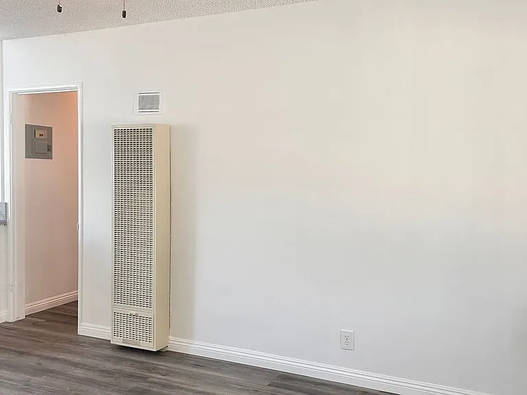 320 Western Ave — Photo 27