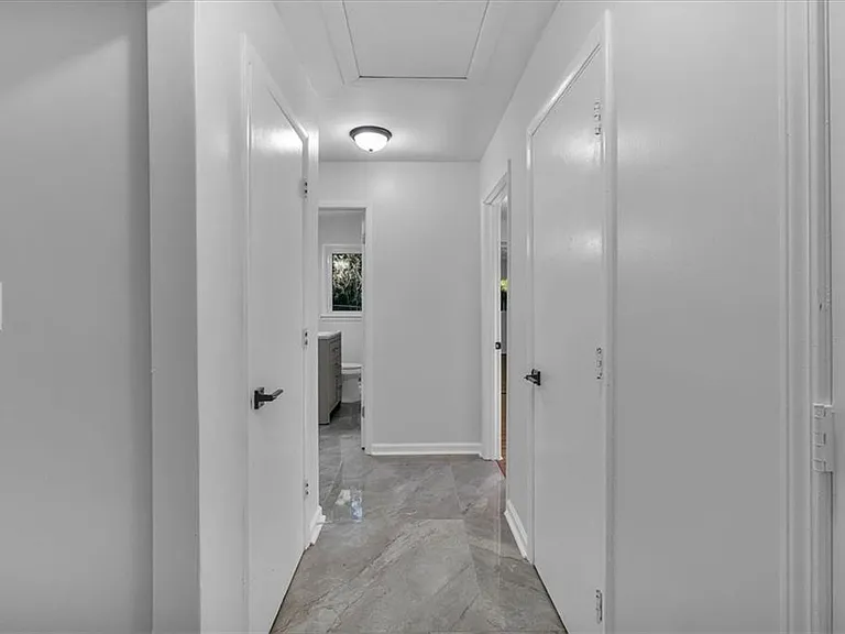 2142 Cloverdale Dr SE — Photo 43