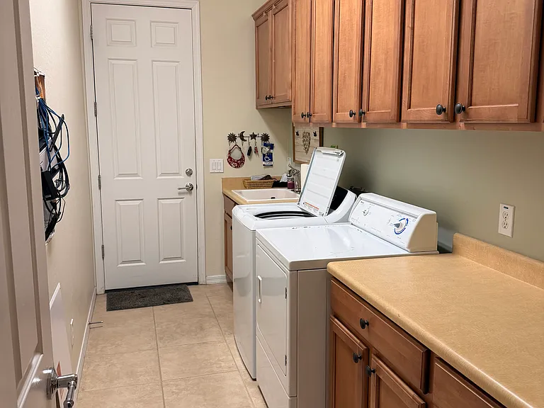 3925 N Monument Dr — Photo 37