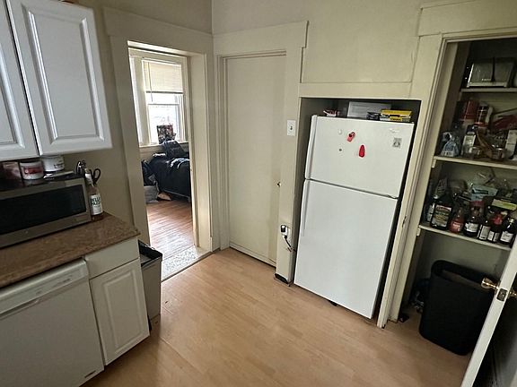 5th image of 653 Probasco St