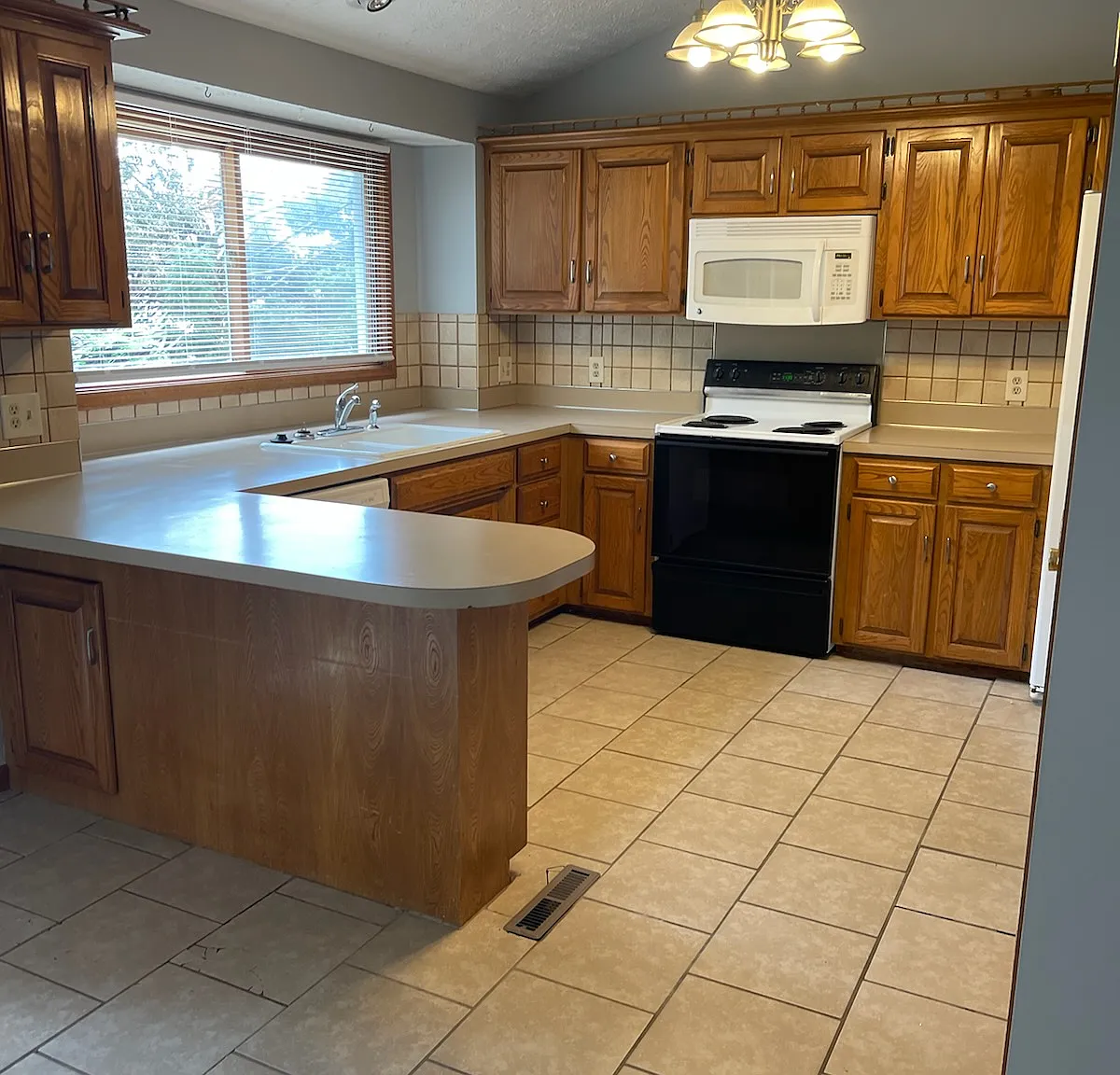 3 bed, 1400 sqft, $2,177 — Photo 2