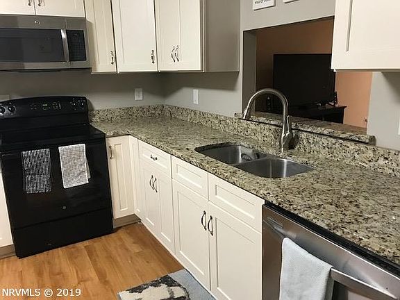 5th image of 917 Lora Ln
