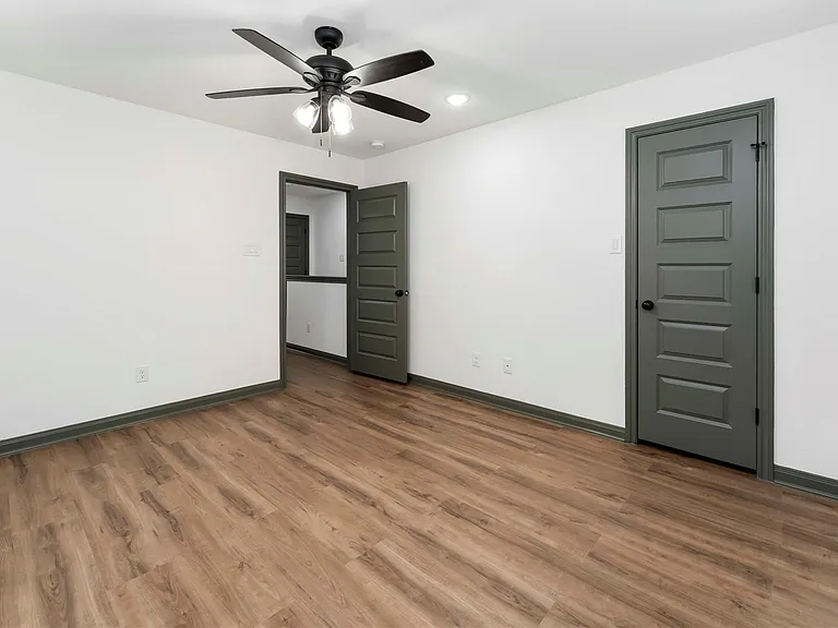 7987 Chateau St #D — Photo 28