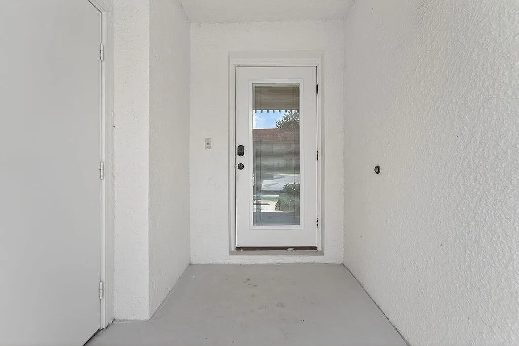 2 bed, 2.0 bath, 1366 sqft, $6,000 — Photo 2